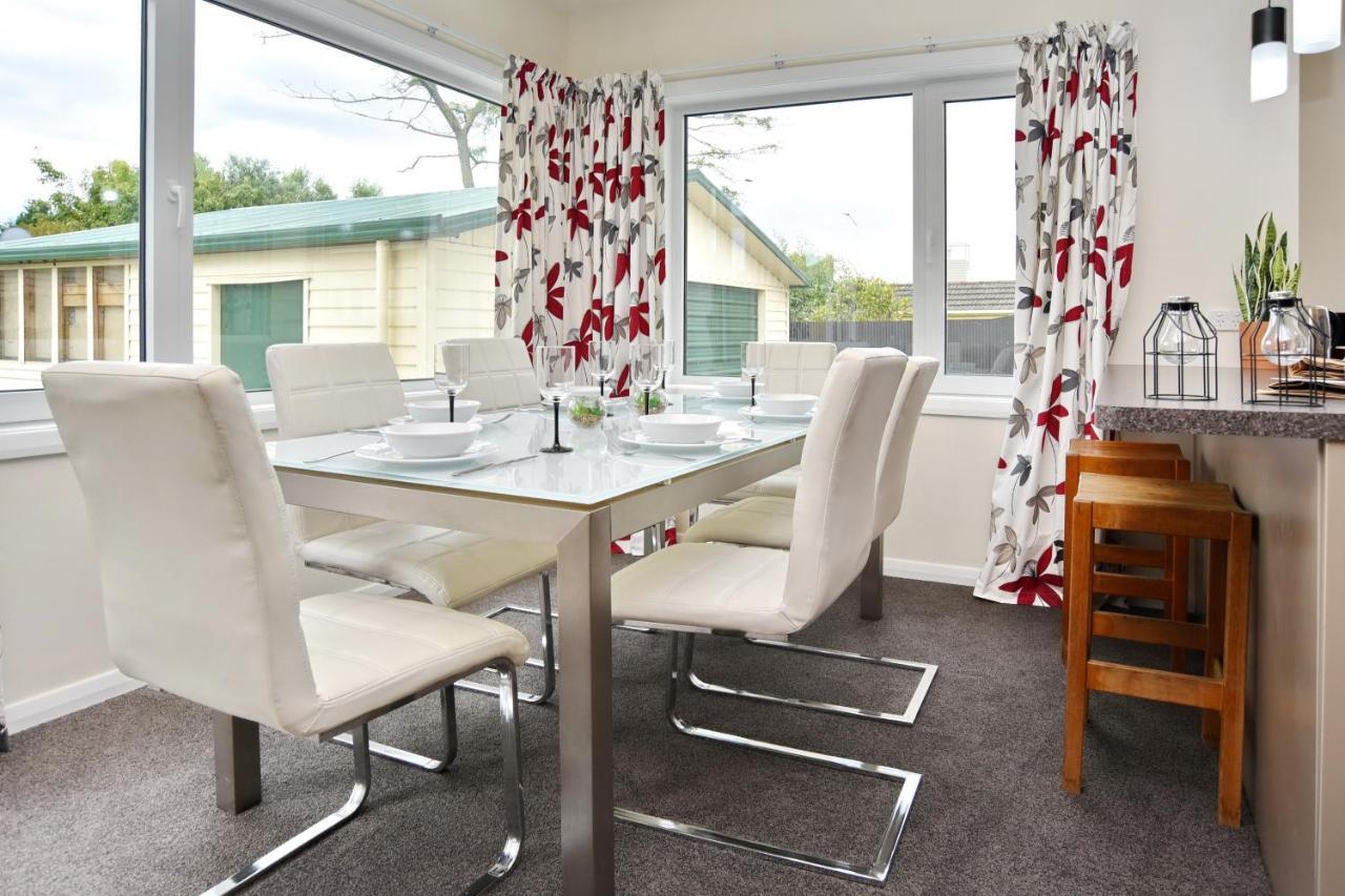 Weston Villa - Spacious & Family Friendly - Bookahome Christchurch Buitenkant foto